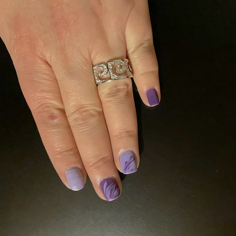 Ladies silver ring